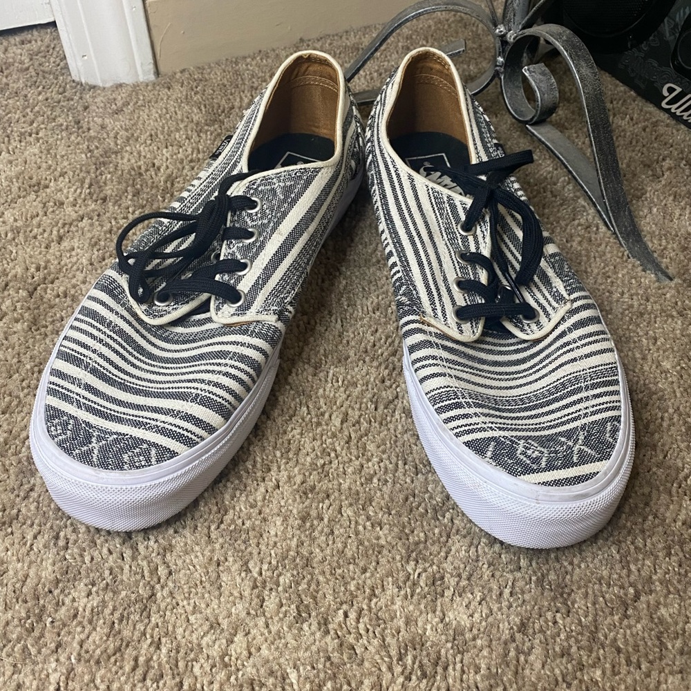 Vans - Picture 3 of 5